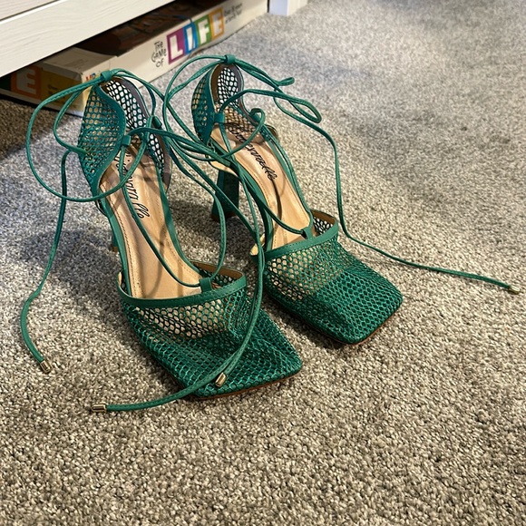 L’intervalle Square Toe Green Fishnet Lace up Heels - Picture 2 of 8